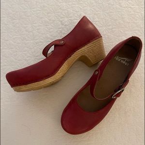 Super cute dansko clogs